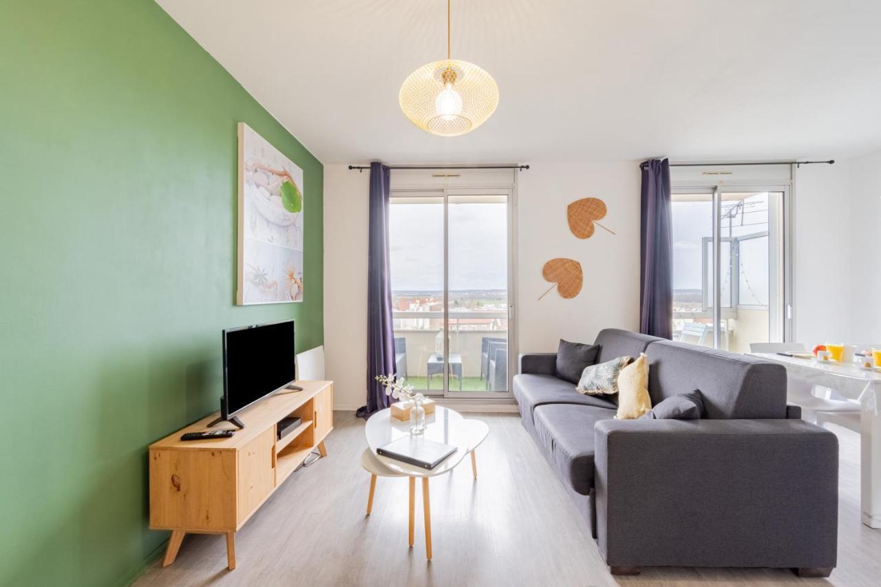 Appart'Hotel Versailles Saint Cyr L'Ecole - Gare Sncf A 100M Et Parking Prive Dış mekan fotoğraf