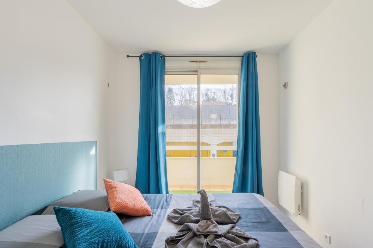 Appart'Hotel Versailles Saint Cyr L'Ecole - Gare Sncf A 100M Et Parking Prive Dış mekan fotoğraf